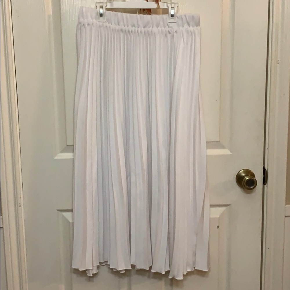 Francesca’s white pleated maxi skirt